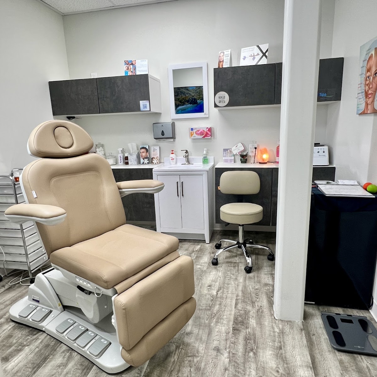 Charcoal Medical Lounge